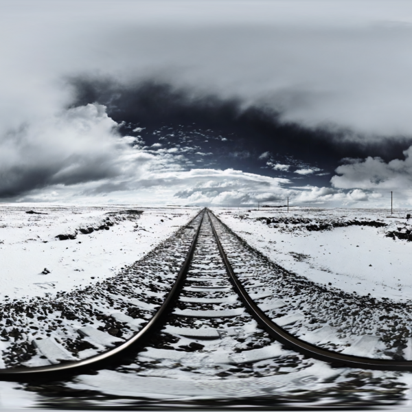 Vue 360° de rails enneigés sous un ciel orageux, voyage virtuel SPLATGATE ⟶⦗⦘ Présent Composé design