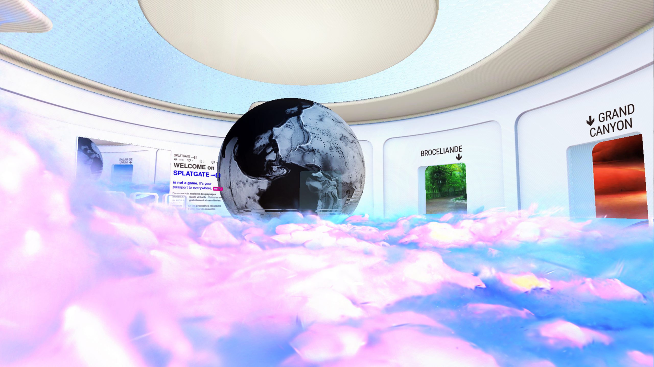 Hall virtuel SPLATGATE ⟶⦗⦘ en réalité virtuelle avec une planète 3D centrale, des portails immersifs et une brume colorée eévoquant un portail onirique.